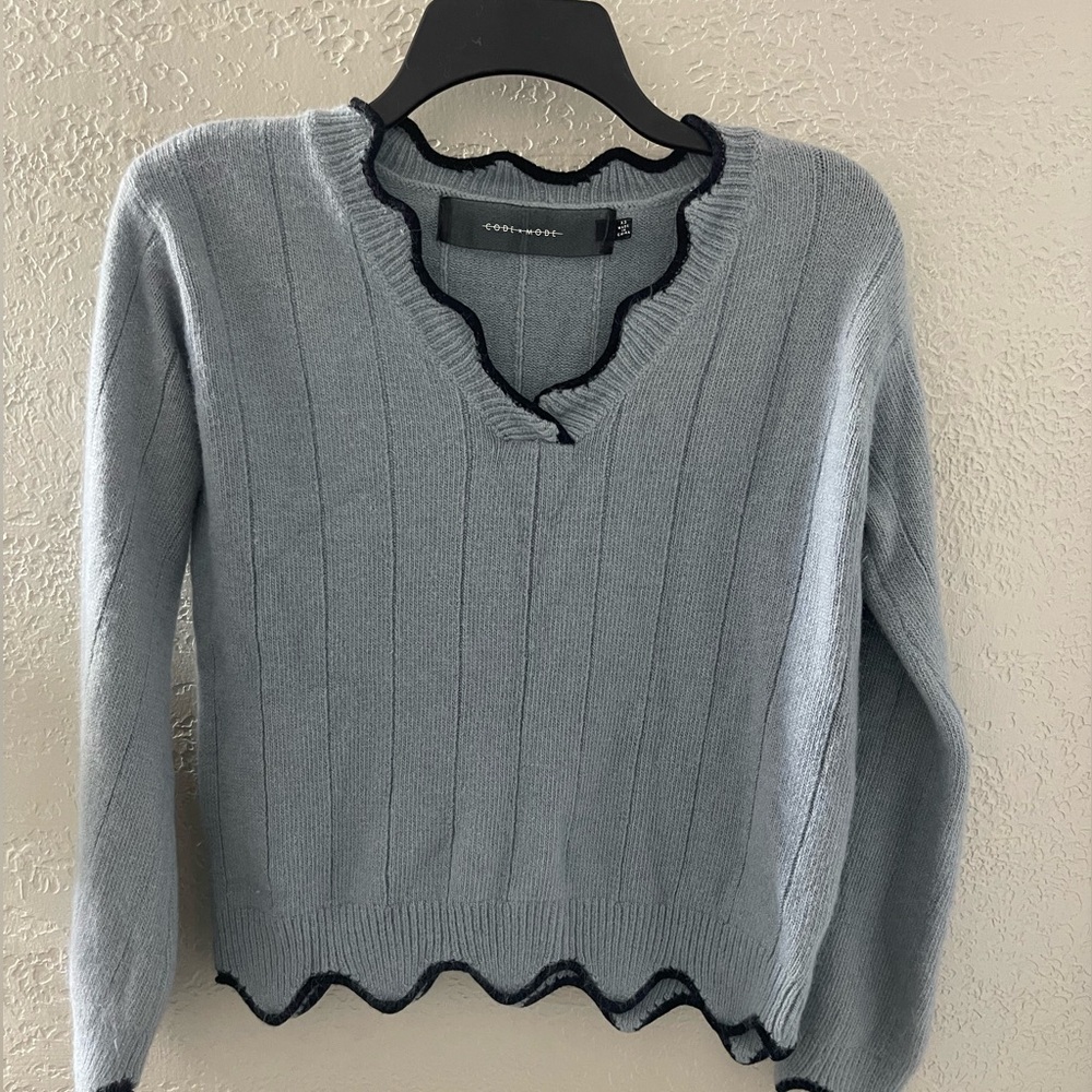 Code x Mode Y2K‎ Gray V-Neck Sweater with Scalloped Edges Size XSMALL